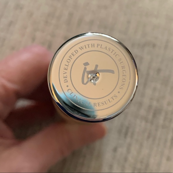 It Cosmetics CC+ Cream Oil-Free Matte with SPF 50 Full-size Medium - Picture 4 of 6